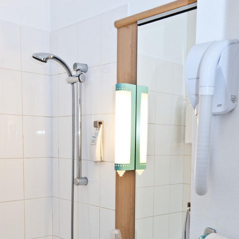 Egg Hotel Gonesse Phòng bức ảnh