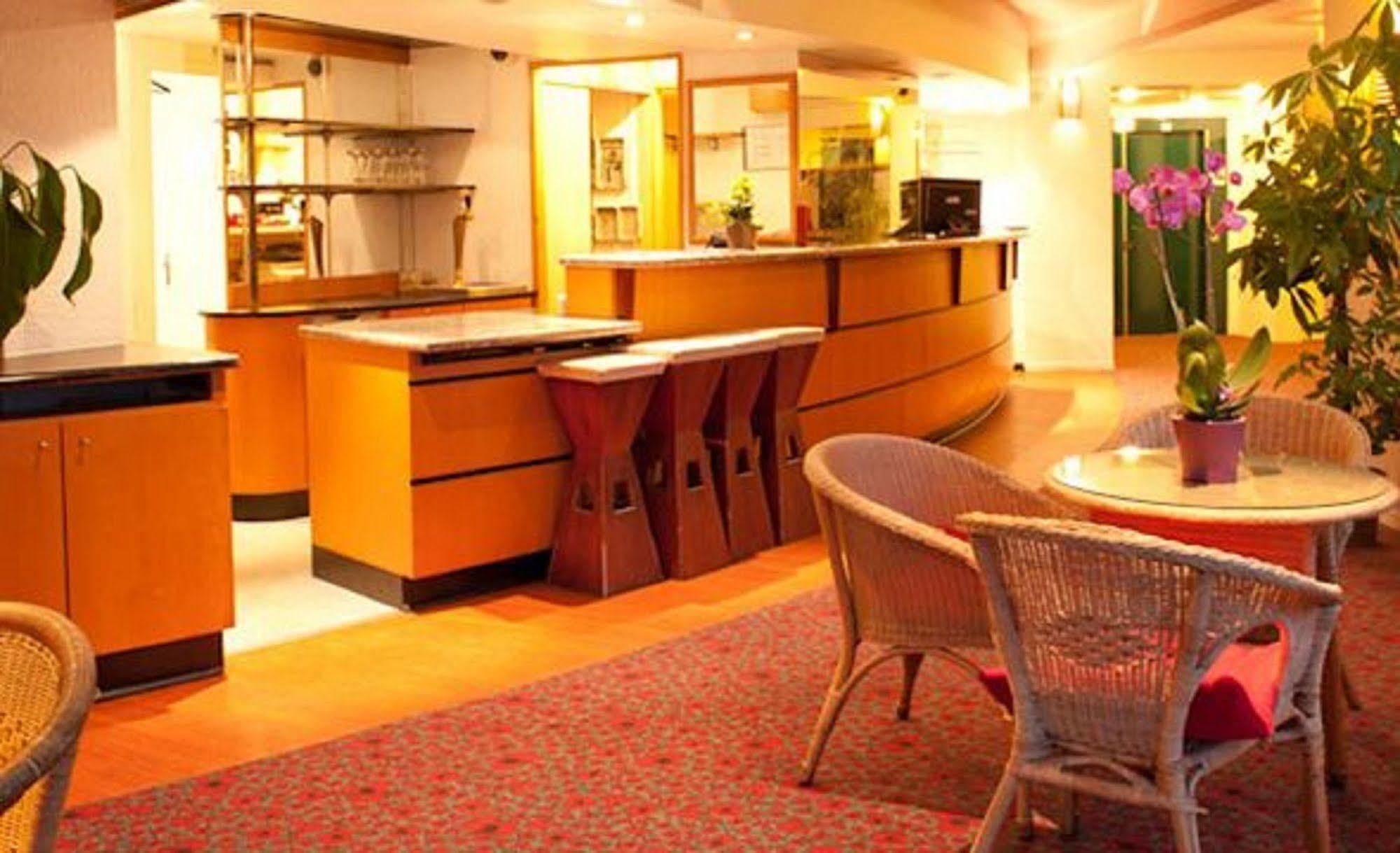 Egg Hotel Gonesse Ngoại thất bức ảnh