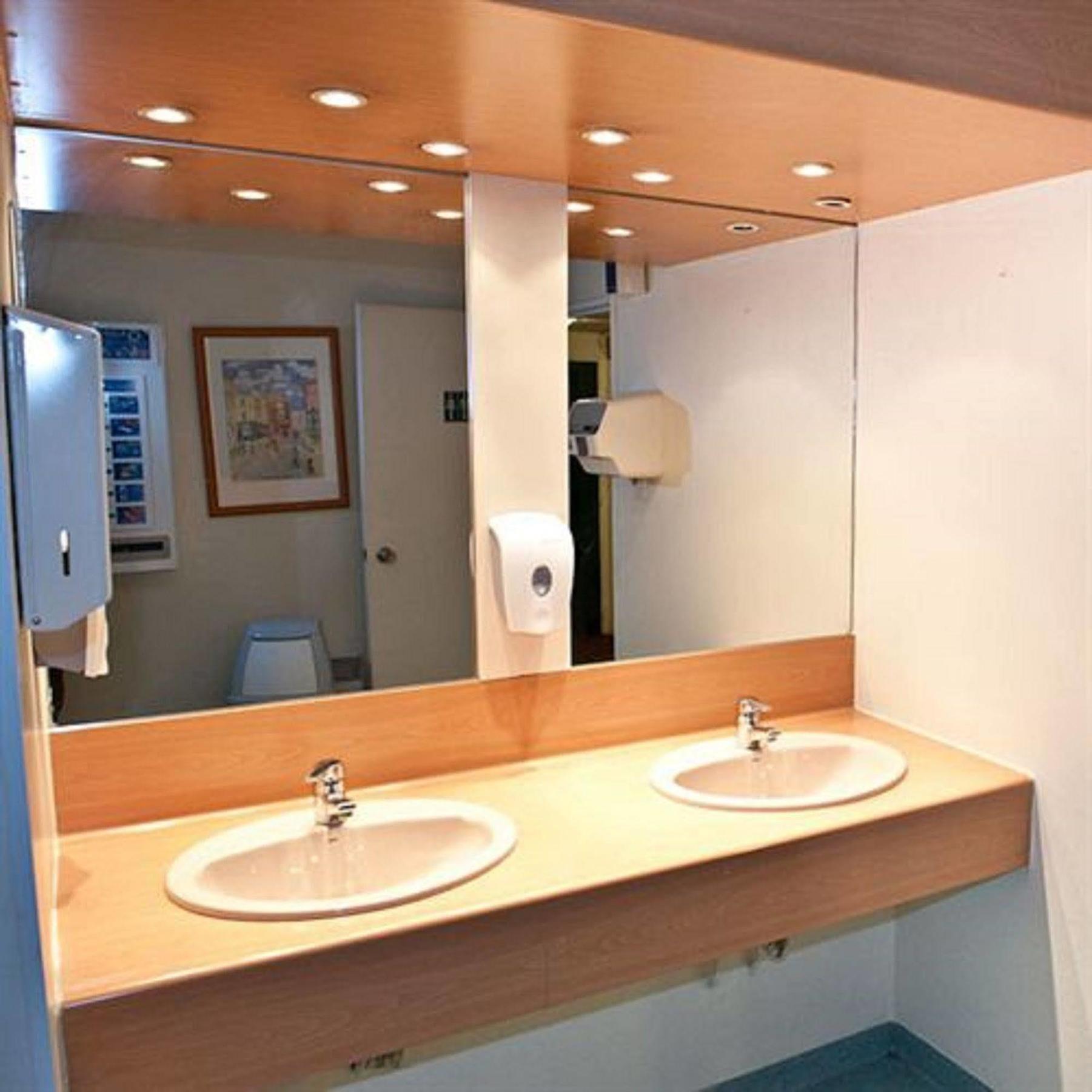 Egg Hotel Gonesse Ngoại thất bức ảnh
