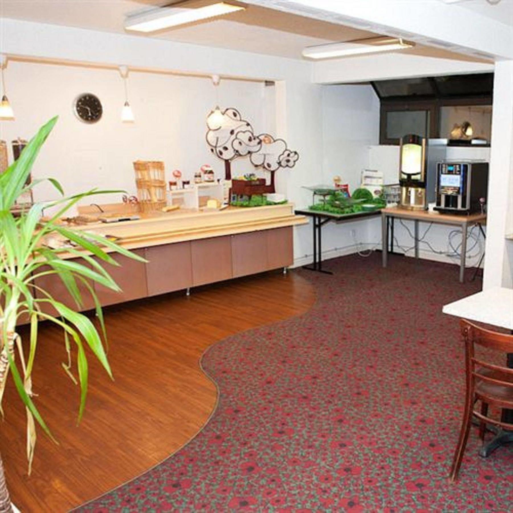 Egg Hotel Gonesse Ngoại thất bức ảnh