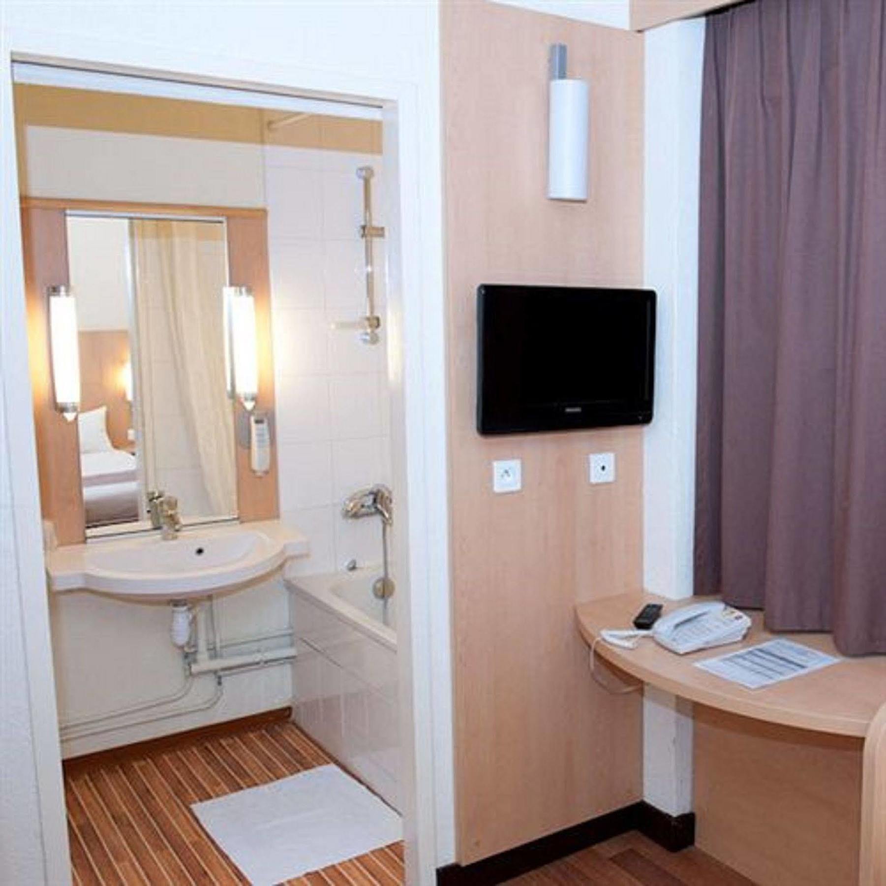Egg Hotel Gonesse Ngoại thất bức ảnh