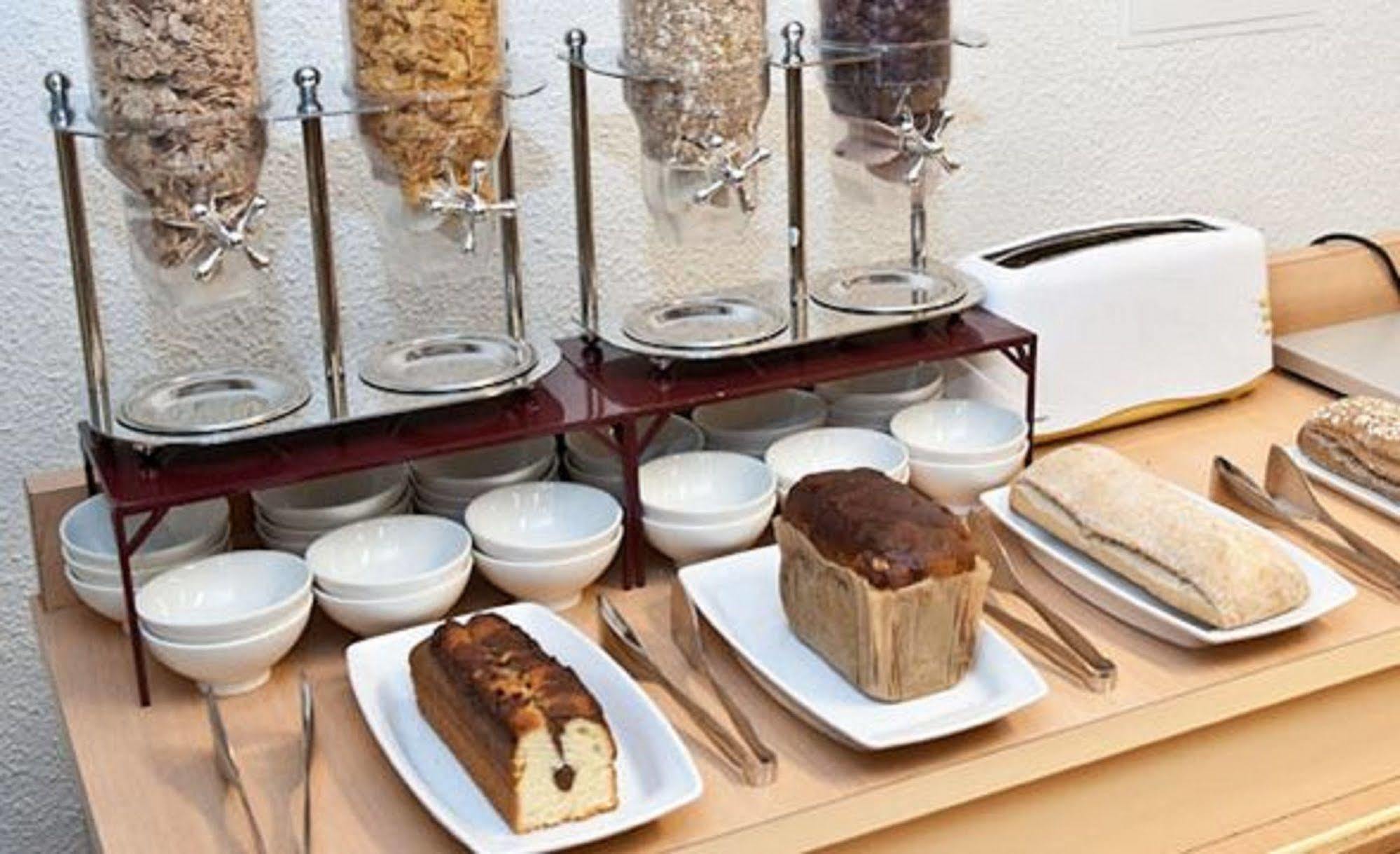 Egg Hotel Gonesse Ngoại thất bức ảnh